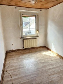 Zimmer3 Renovierungsbed�rftiges Reihenendhaus mit Anbau und Doppelgarage in Viersen-D�lken