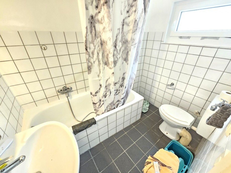 Bad EG links Mehrfamilienhaus M�nchengladbach