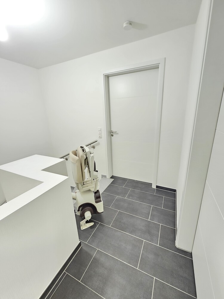 Treppenlift / Flur DG Reihenhaus Nettetal