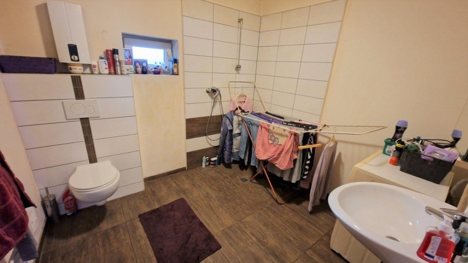 Badezimmer EG, vorne Mehrfamilienhaus Viersen