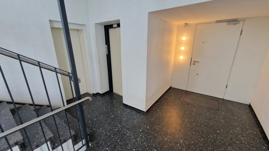 Treppenhaus Eingang/Aufzug Etagenwohnung Viersen