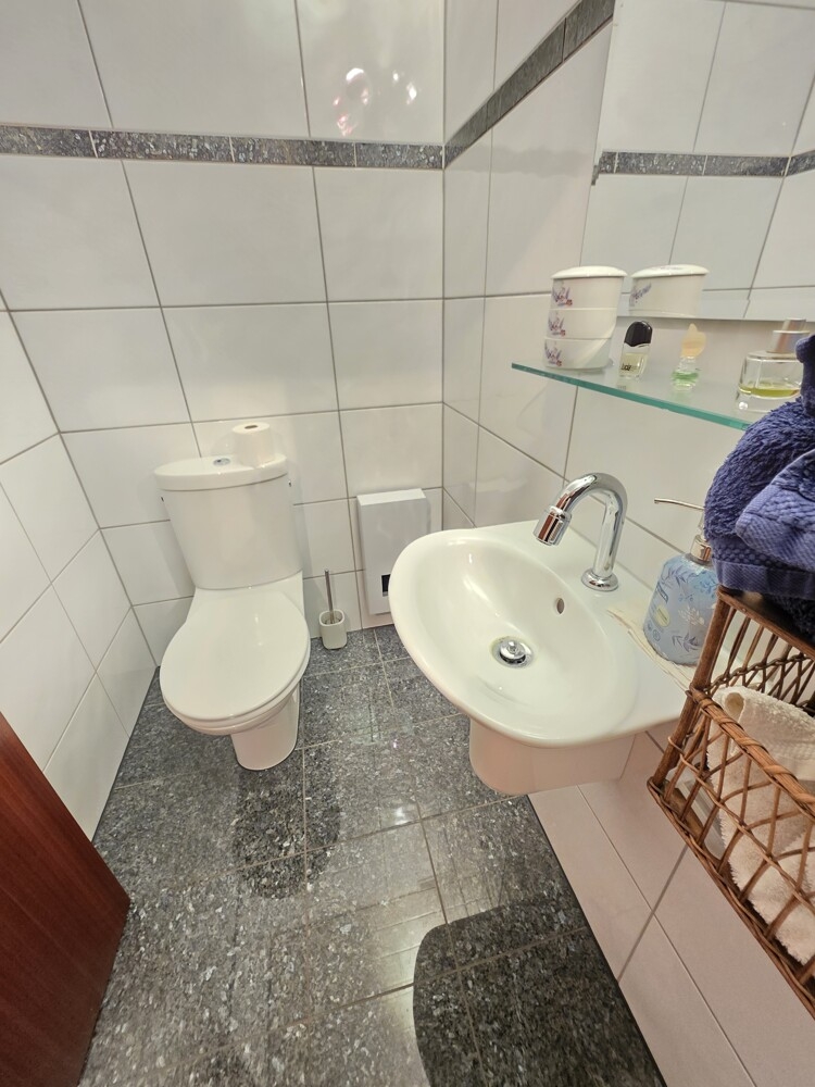 G�ste-WC Etagenwohnung T�nisvorst