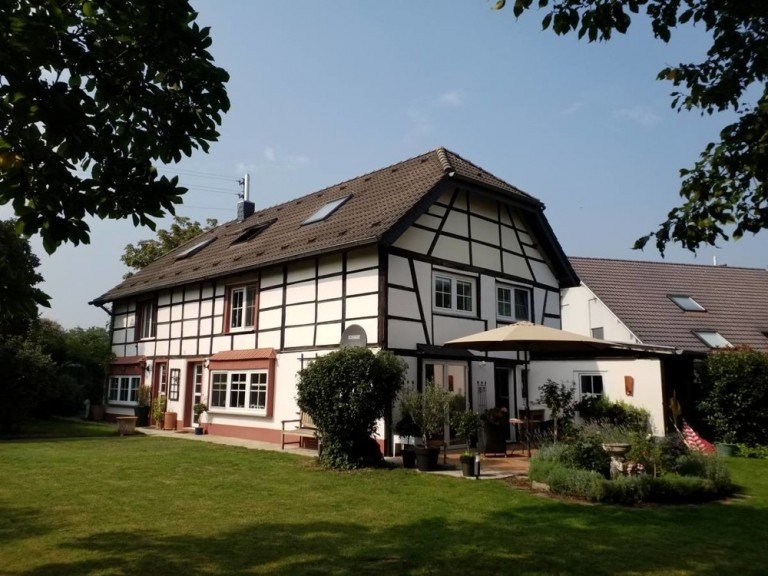. Korschenbroich Zweifamilienhaus 2-Familienhaus in Korschenbroich-Raderbroich auf gro�em Grundst�ck mit Bebauungsm�glichkeiten