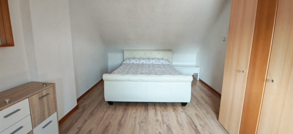 Elternschlafzimmer - DG Reihenmittelhaus Viersen