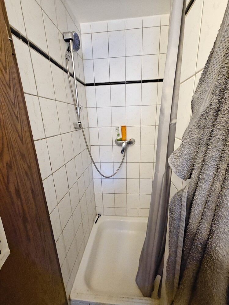 Dusche - OG links Mehrfamilienhaus M�nchengladbach