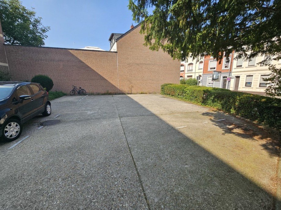 Hauseigener Parkplatz Etagenwohnung Viersen