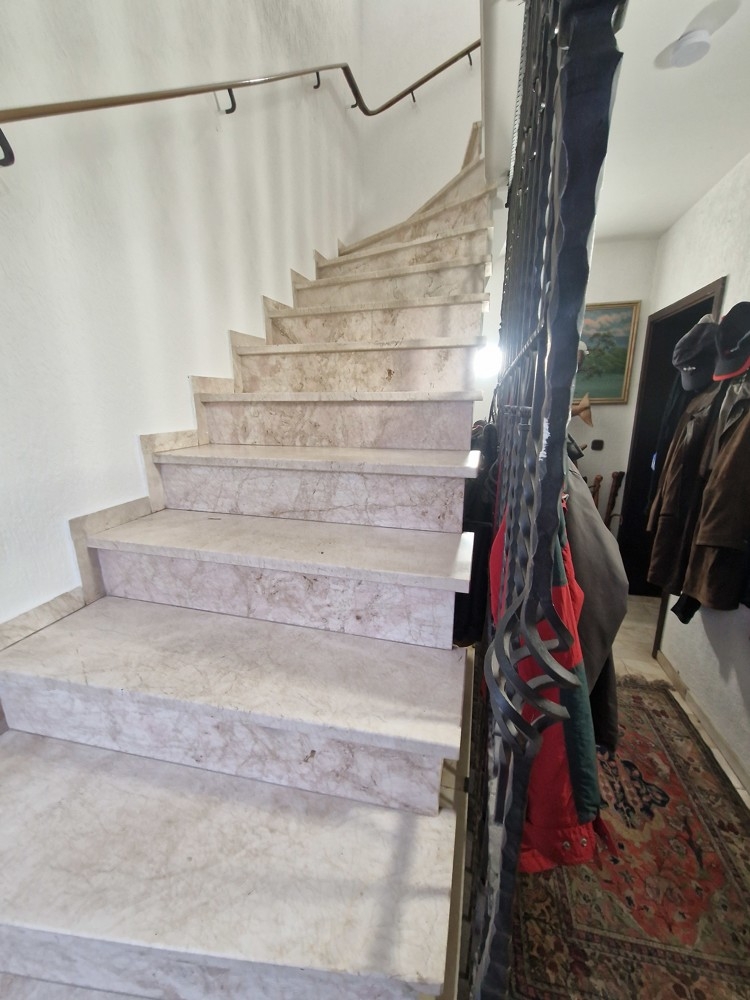 Treppe zur Wohnung Etagenwohnung Viersen