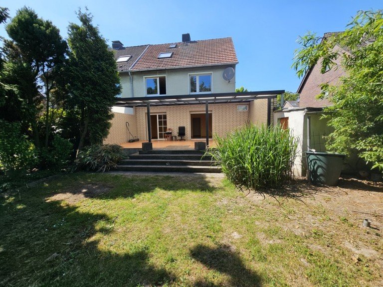 . Viersen Doppelhaush�lfte Gro�z�gige Doppelhaush�lfte mit ausgebautem Dachgeschoss, Garten, Garage und Terrassen�berdachung