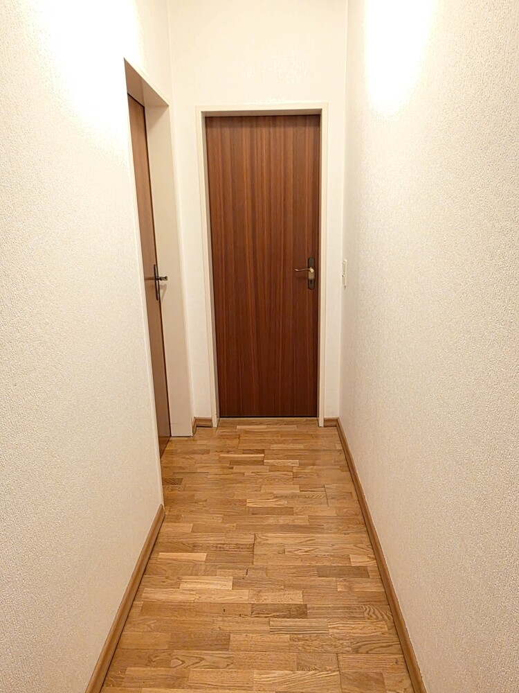 Flur zum Bad und Schlafzimmer Etagenwohnung T�nisvorst