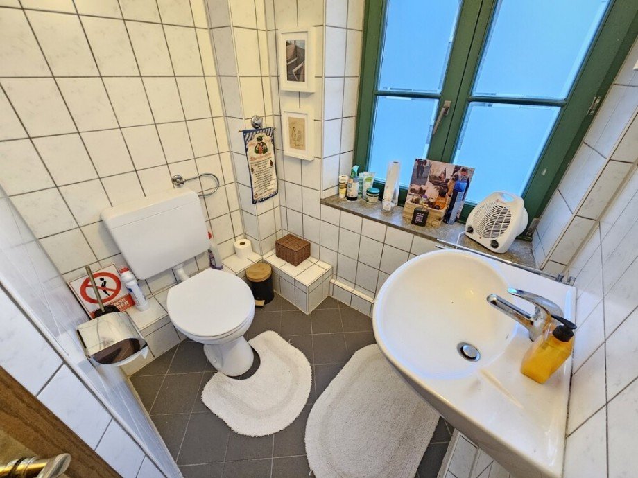 Bad - OG links Mehrfamilienhaus M�nchengladbach