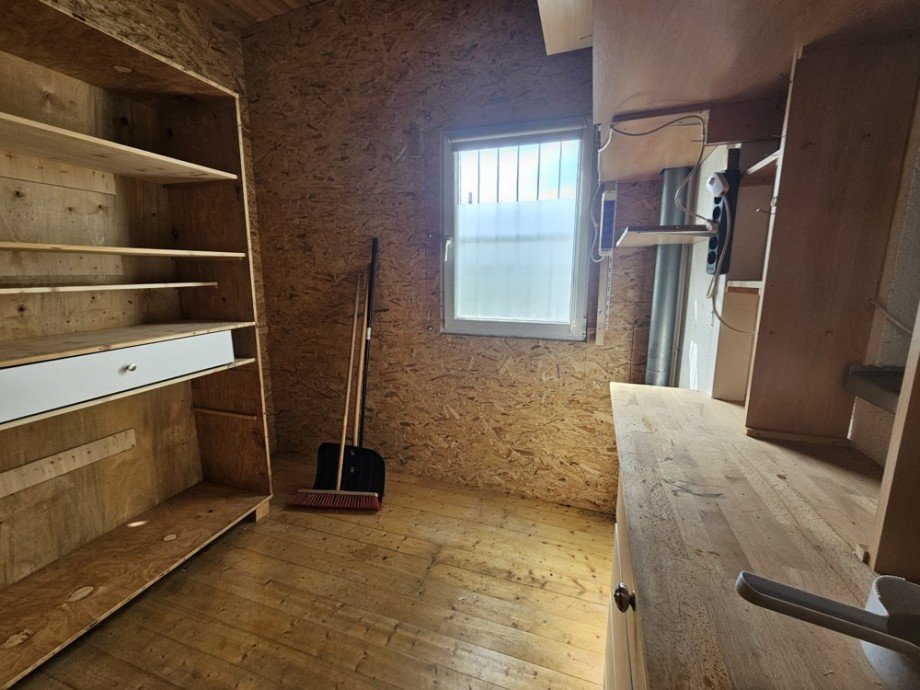 Abstellraum hinter Garage Penthousewohnung Viersen