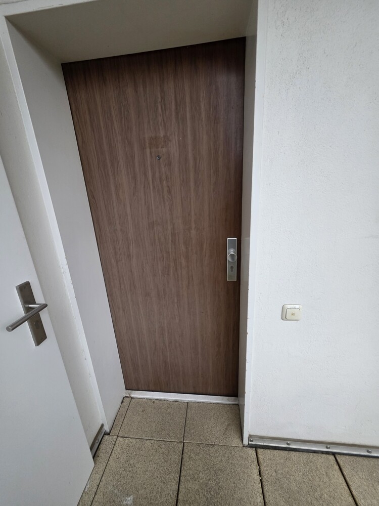 Wohnungst�re / Laubengang Etagenwohnung Viersen