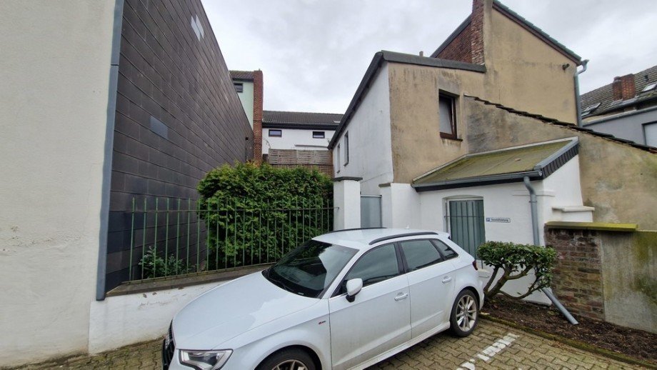 Hausr�ckseite / Zugangst�re Innenhof Mehrfamilienhaus Viersen